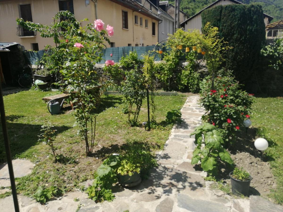 Les Rosiers Villa Bagneres-de-Luchon ภายนอก รูปภาพ
