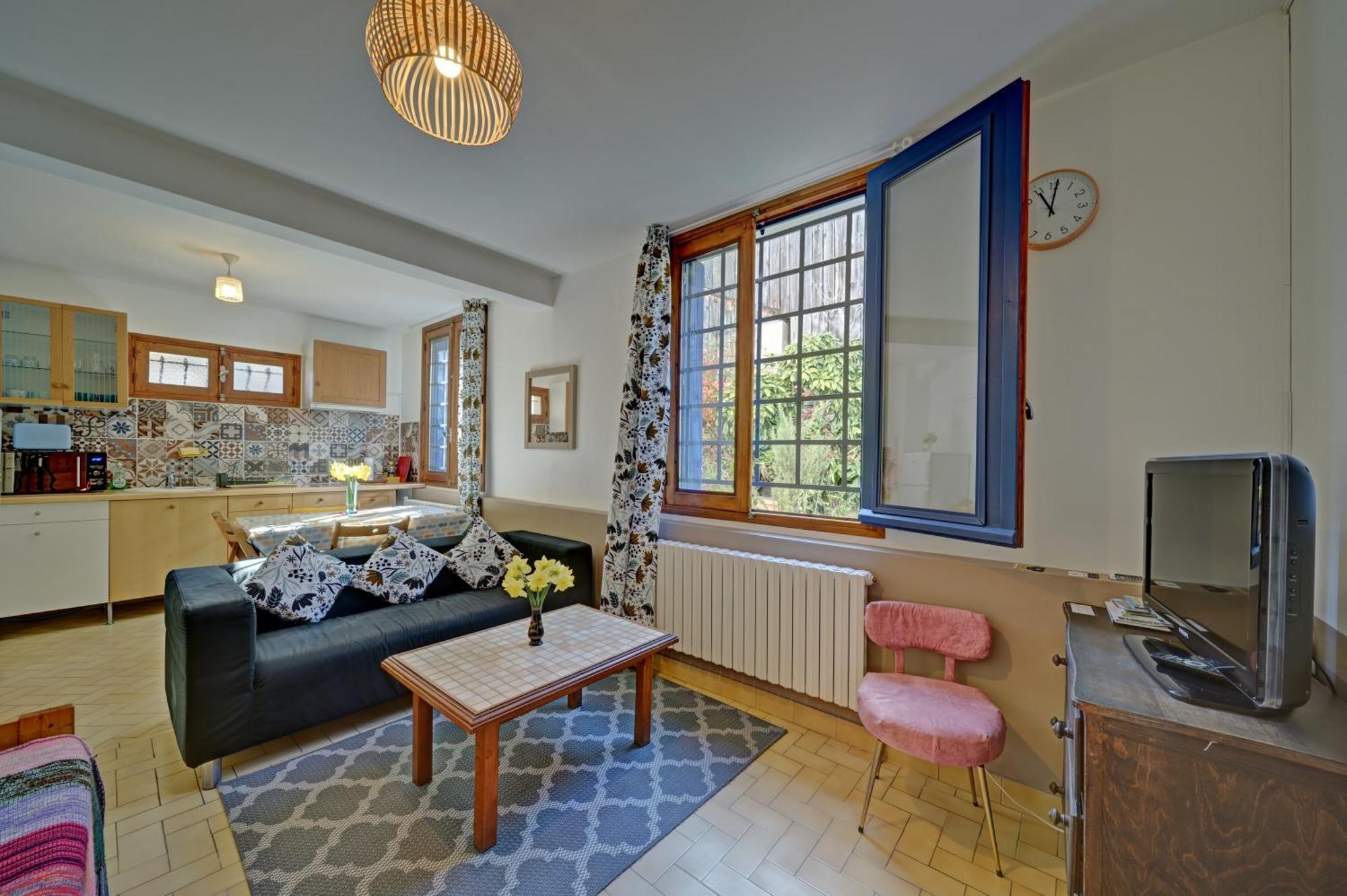 Les Rosiers Villa Bagneres-de-Luchon ภายนอก รูปภาพ