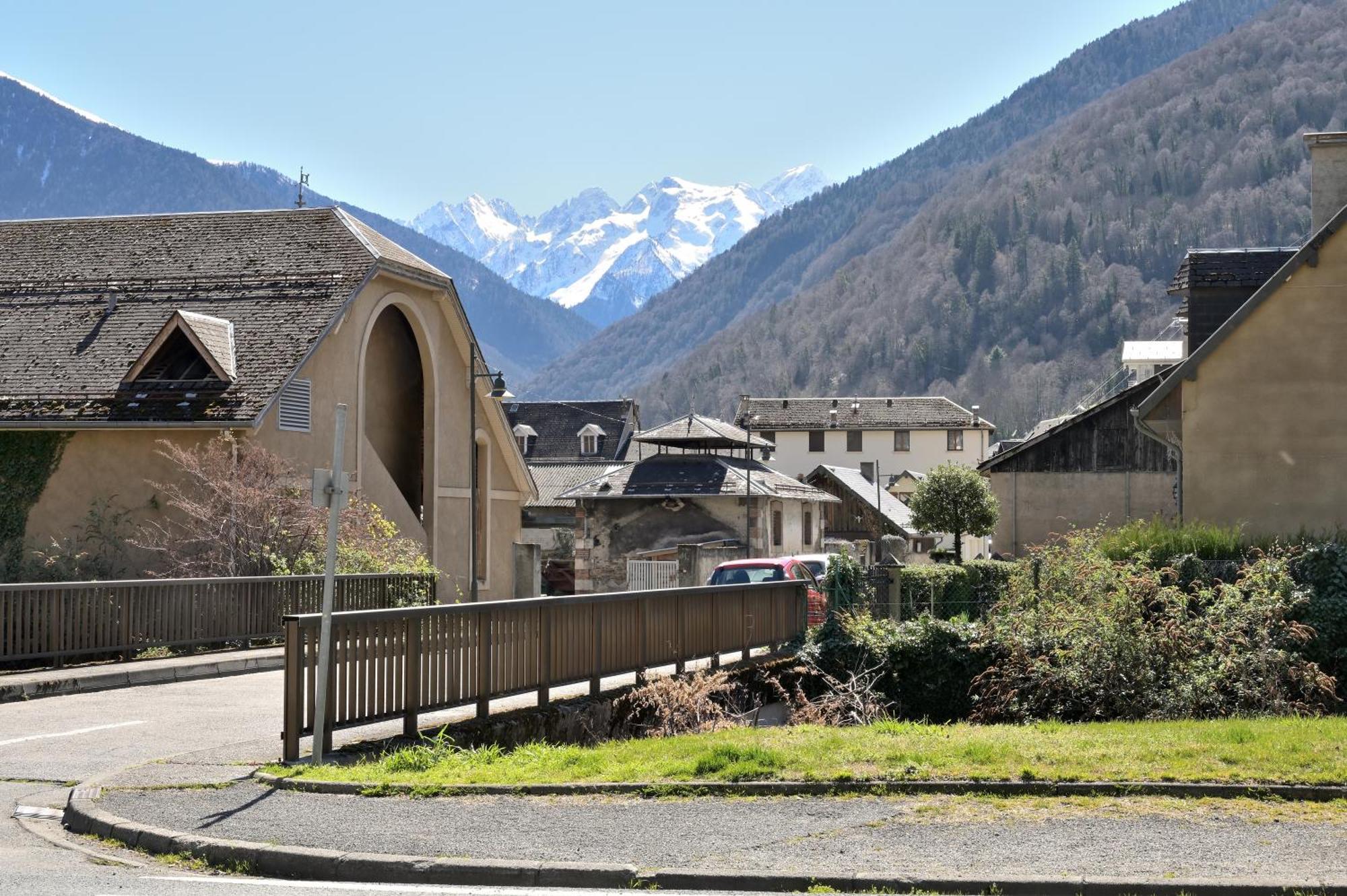 Les Rosiers Villa Bagneres-de-Luchon ภายนอก รูปภาพ