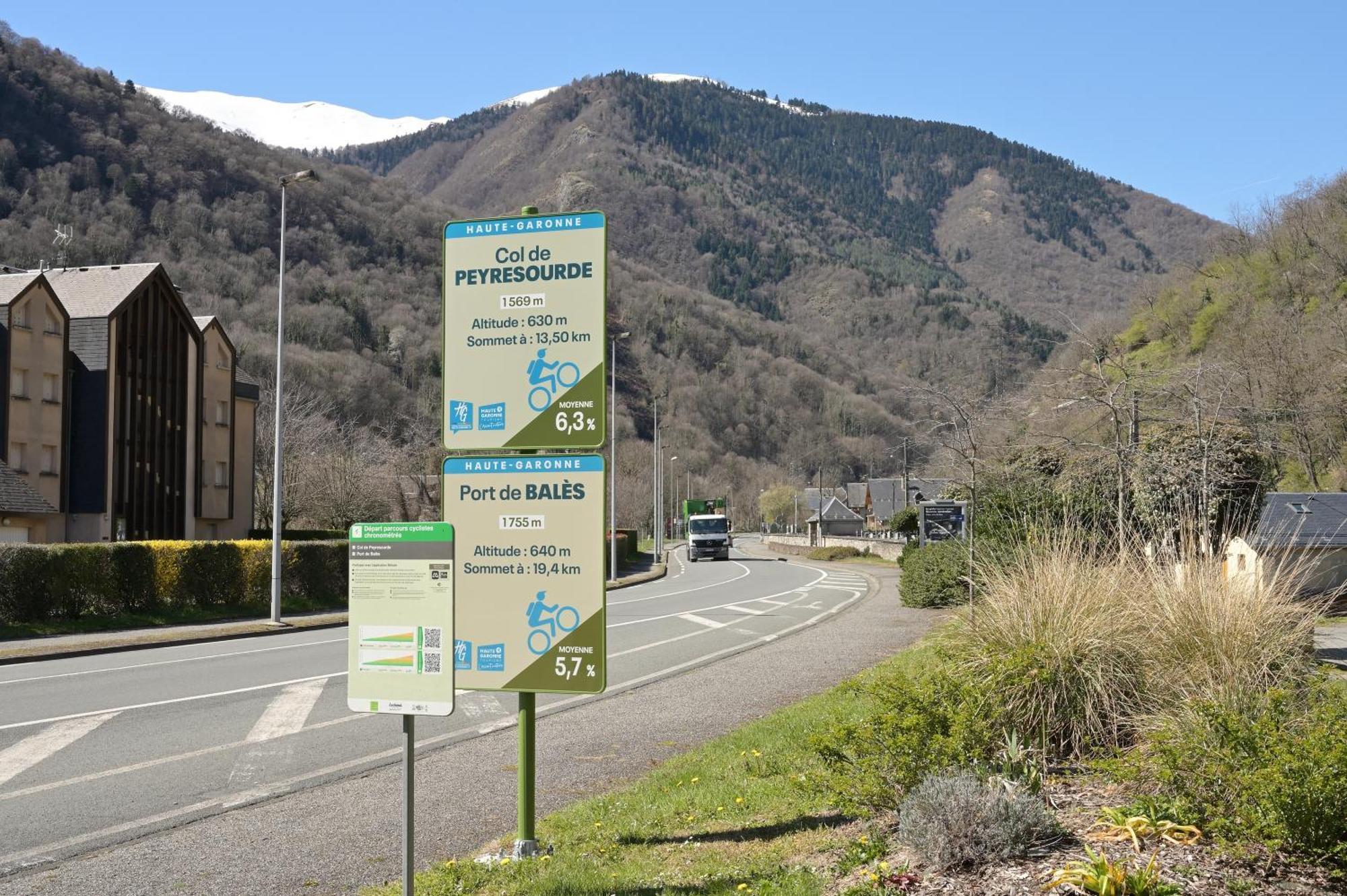 Les Rosiers Villa Bagneres-de-Luchon ภายนอก รูปภาพ